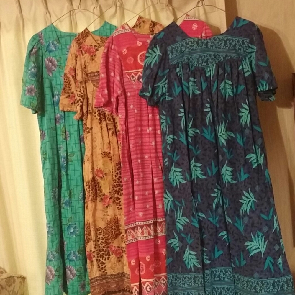 Set of 4 'phases' dresses